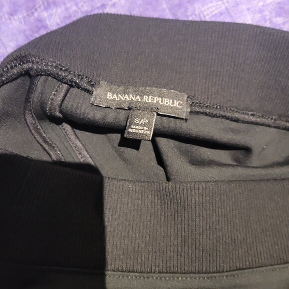 NWOT-Banana Republic Skirt - Midi Stretchy, High-Waisted, Black Skirt, sz small - Picture 3 of 3